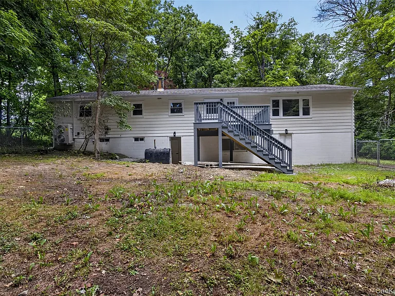 179 Roosevelt Rd — Photo 45