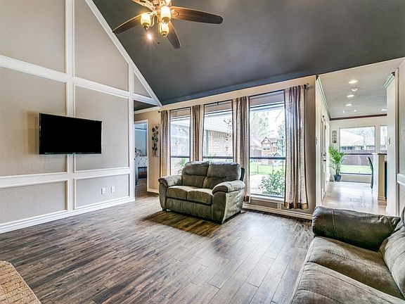 5th image of 315 Creekside Dr