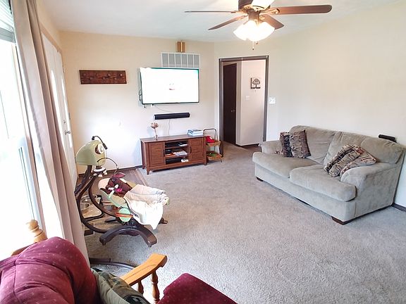 5th image of 413 E Oak St