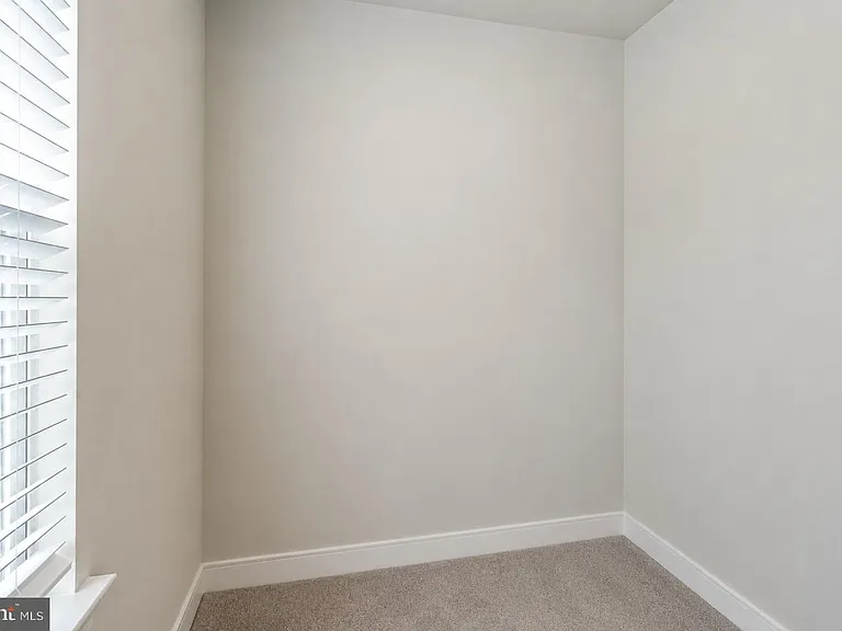 208 Chase Dr — Photo 14