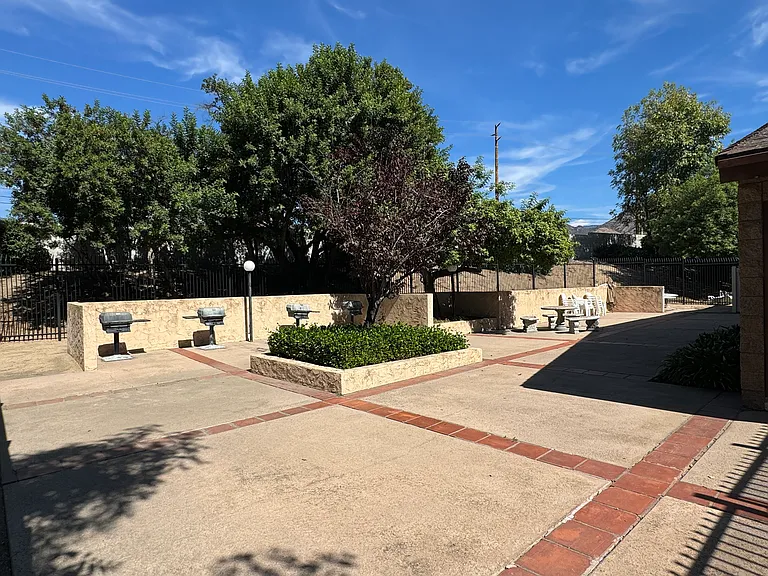 2154 Basswood Ct — Photo 31