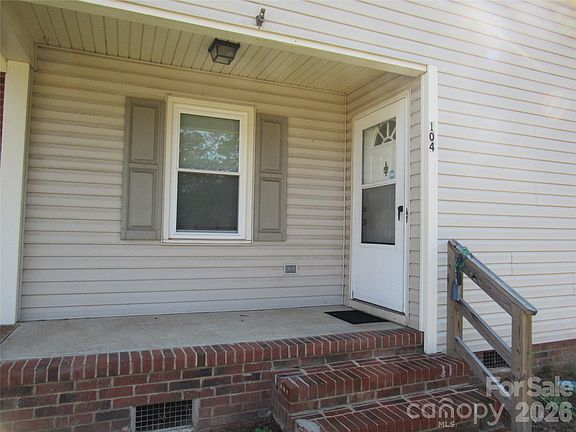 2nd image of 104 Neely Ct