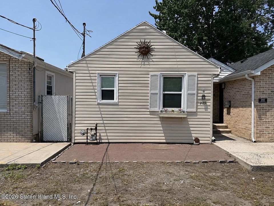 1st image of 229 Freeborn St