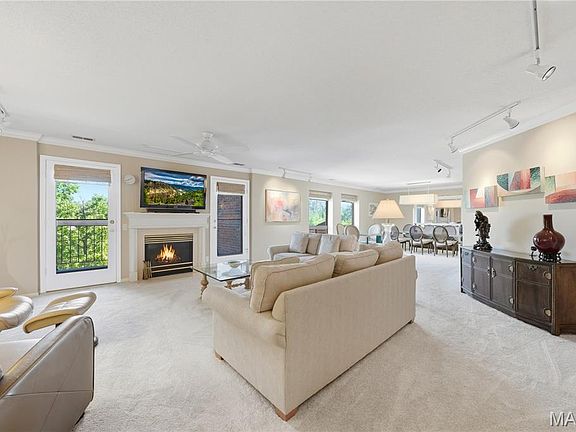 5th image of 585 Coeur De Royale Dr APT 405