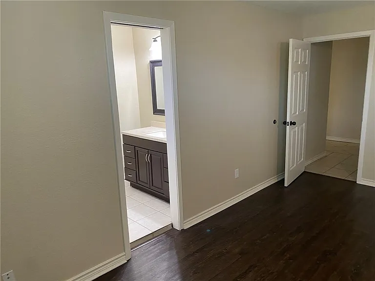 5621 Burton Ln — Photo 14