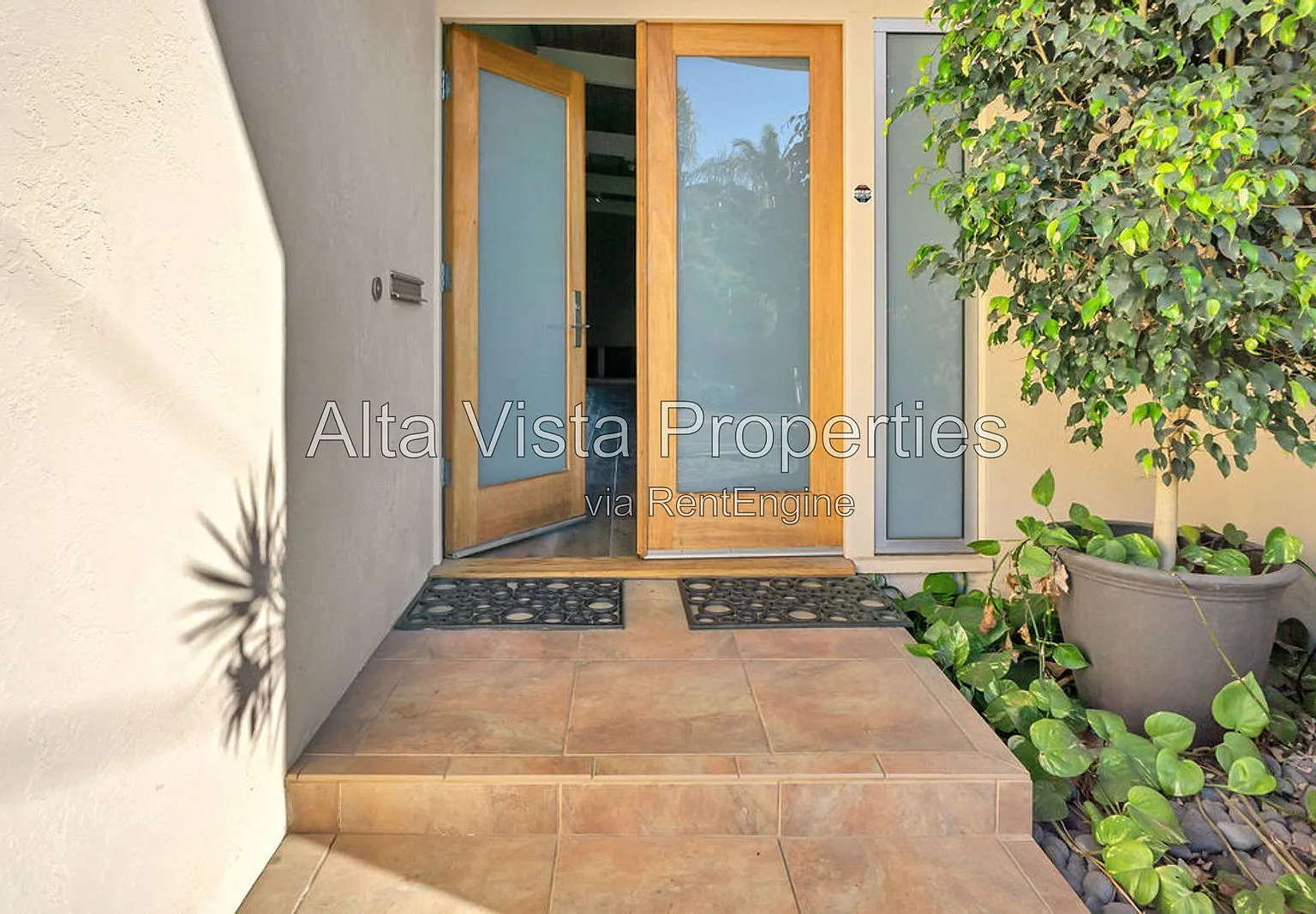 3 bed, 2.0 bath, 1792 sqft, $6,550 — Photo 3