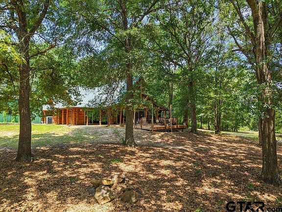 4th image of 2226 Holly Rd