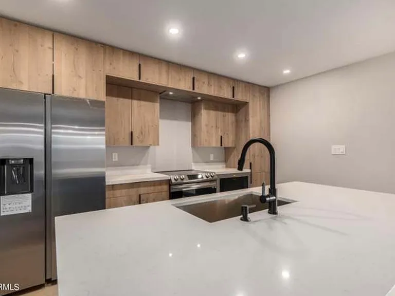 9027 N 18th Dr — Photo 5