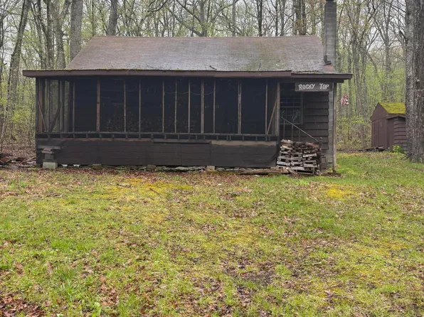 160 Five Mile Meadow Rd, Dingmans Ferry, PA 18328
