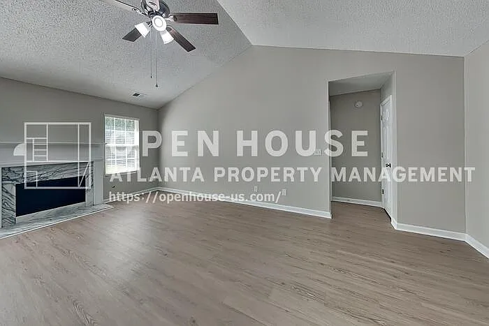 3 bed, 2.0 bath, 1610 sqft, $2,050 — Photo 3