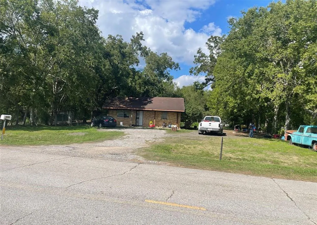 2 bed, 1.0 bath, 726 sqft, $995 — Photo 1