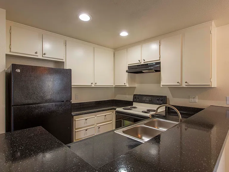 Elan Paseo Vista — Photo 13