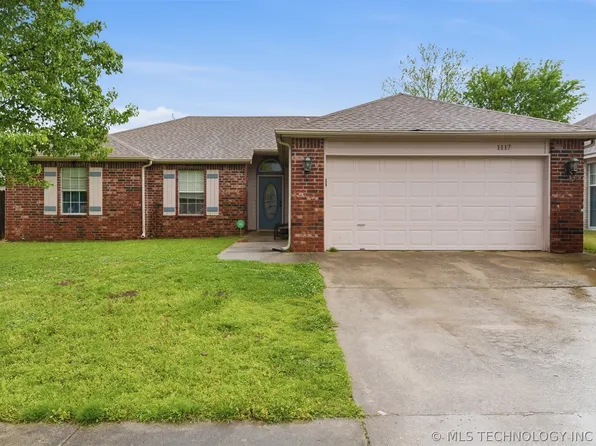 1117 S Marina Dr, Oologah, OK 74053
