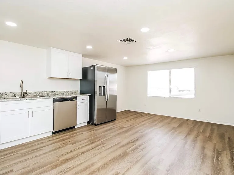 4336 E Nancy Ln — Photo 3