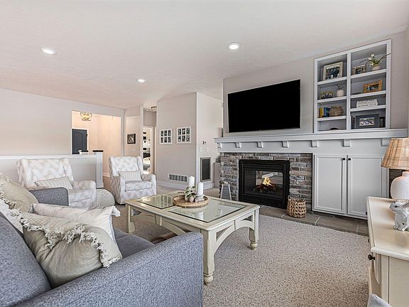 5th image of 17065 Birchview Dr