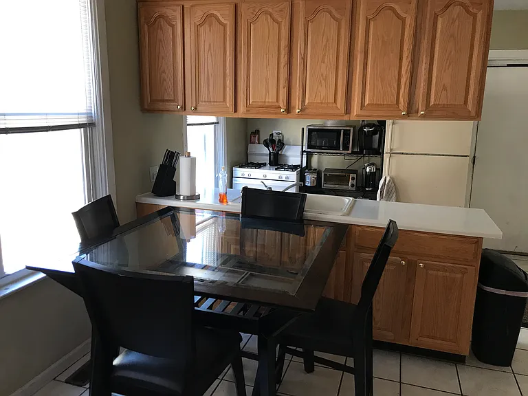 1107 W George St — Photo 13