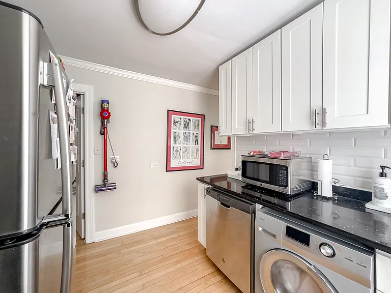 733 Elm St #203 — Photo 5
