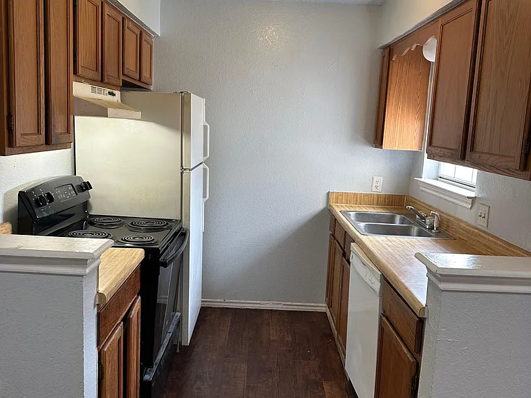 320 S Center St #107 — Photo 5