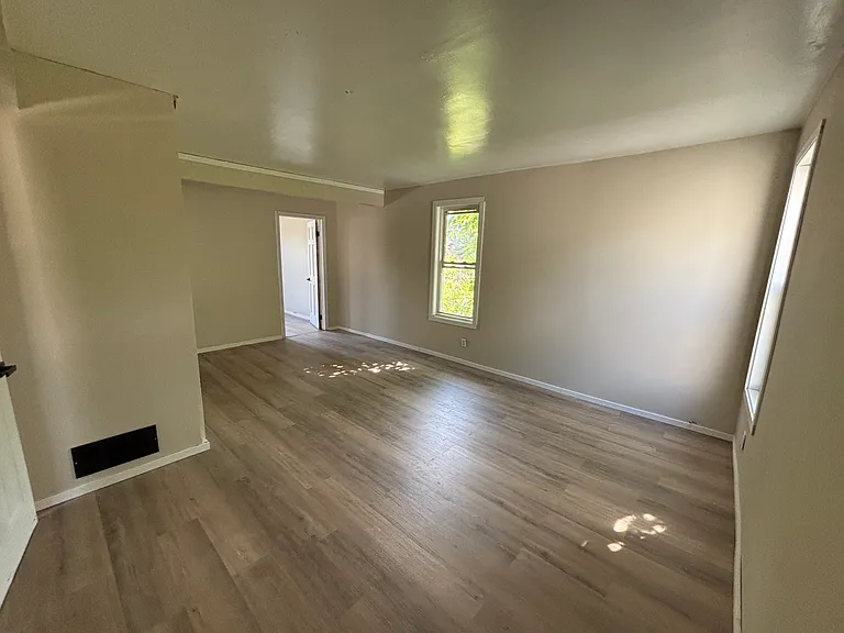 238 Schiller St — Photo 7