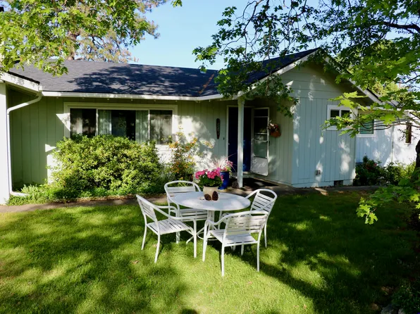 5072 Old Stage Rd, Central Pt, OR 97502