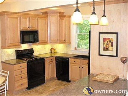 Full equipped kitchen & separate laundry rm