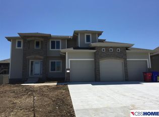 5009 Waterford Ave, Papillion, NE 68133