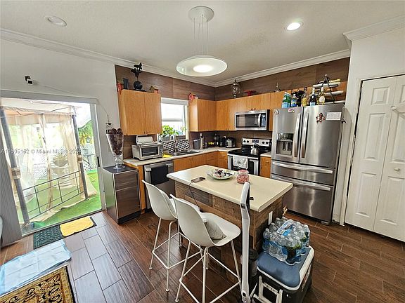 3rd image of 1609 SE 31st Ct #1609