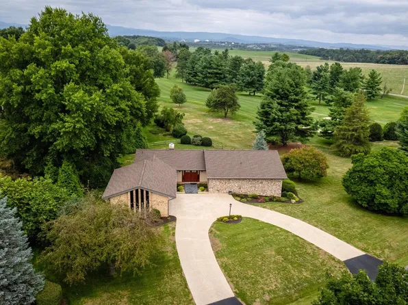 525 Fairway Dr, Harrisonburg, VA 22802