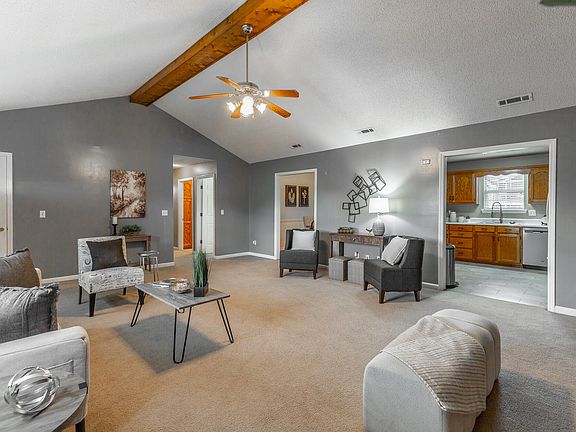 4th image of 54 Windy Hill Cir