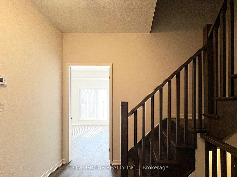 90 Honeycrisp Cres #Townhouse 362 — Photo 16