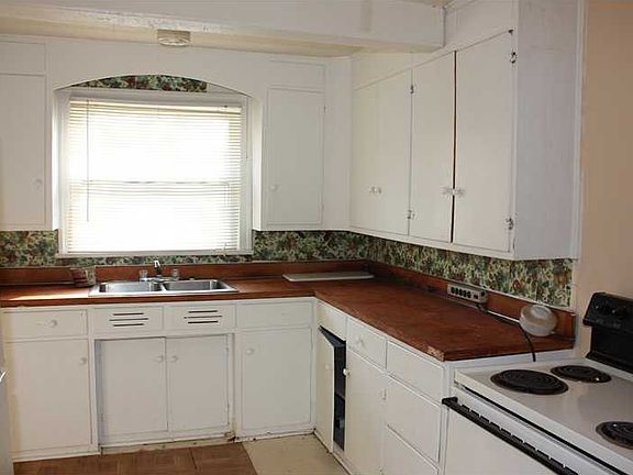4th image of 3505 N Leland Ave