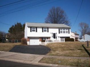 339 Overlook Dr, Warminster, PA 18974