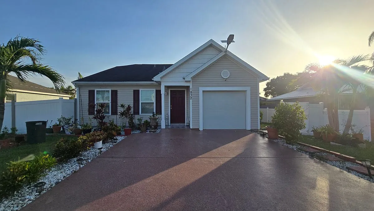 3 bed, 2.0 bath, 1513 sqft, $2,200 — Photo 2