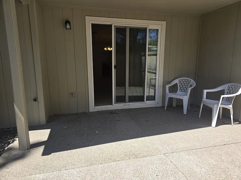 1323 Golden Park Dr #B — Photo 20