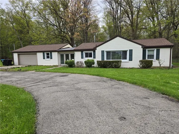 3631 Sample Rd, Hermitage, PA 16148