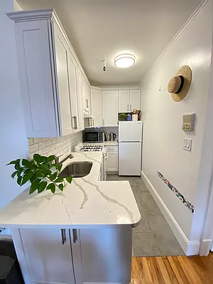 Rented by Harris Philip NYC | media 40