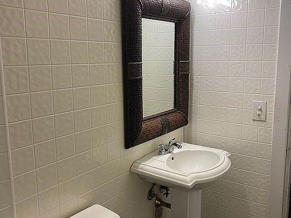 Upstairs bathroom 