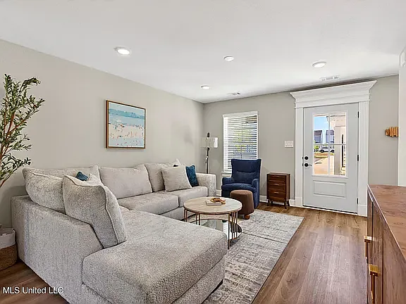 3 bed, 1.5 bath, 1030 sqft, $1,750 — Photo 3