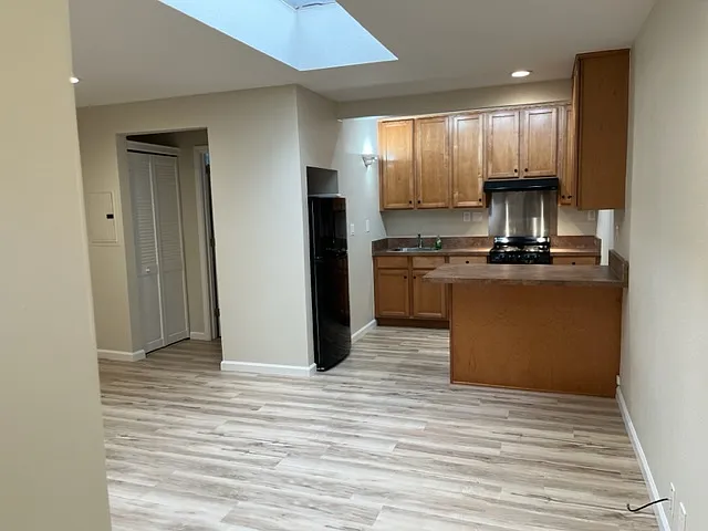 1 bed, 600 sqft, $2,400 — Photo 2