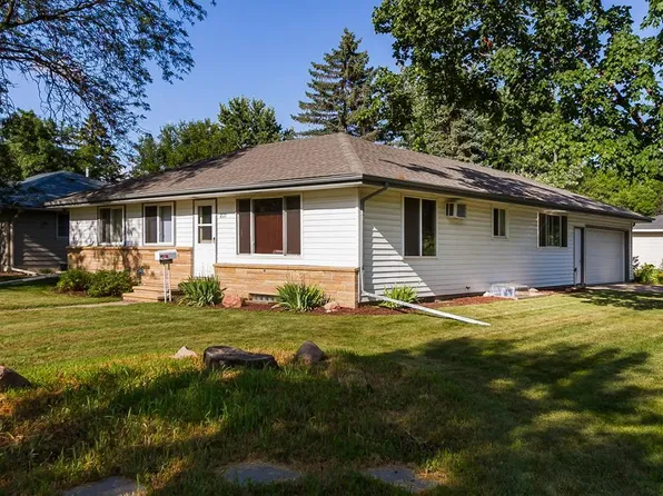 237 Chestnut St S, Belle Plaine, MN 56011
