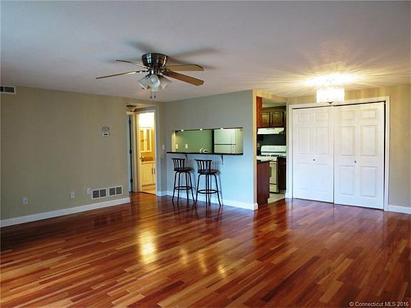 5th image of 46 Little Oak Ln