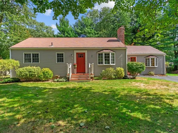 15 Pine Cone Dr, Barrington, RI 02806