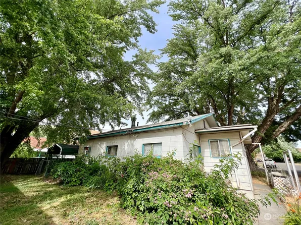 201 Main Street, Starbuck, WA 99359