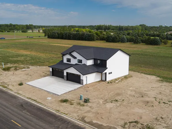 3521 Boston Dr, Bismarck, ND 58504