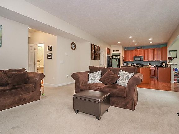 2nd image of 27216 Cliffside Cir