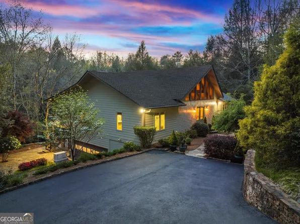 489 White Pine Ln, Clarkesville, GA 30523