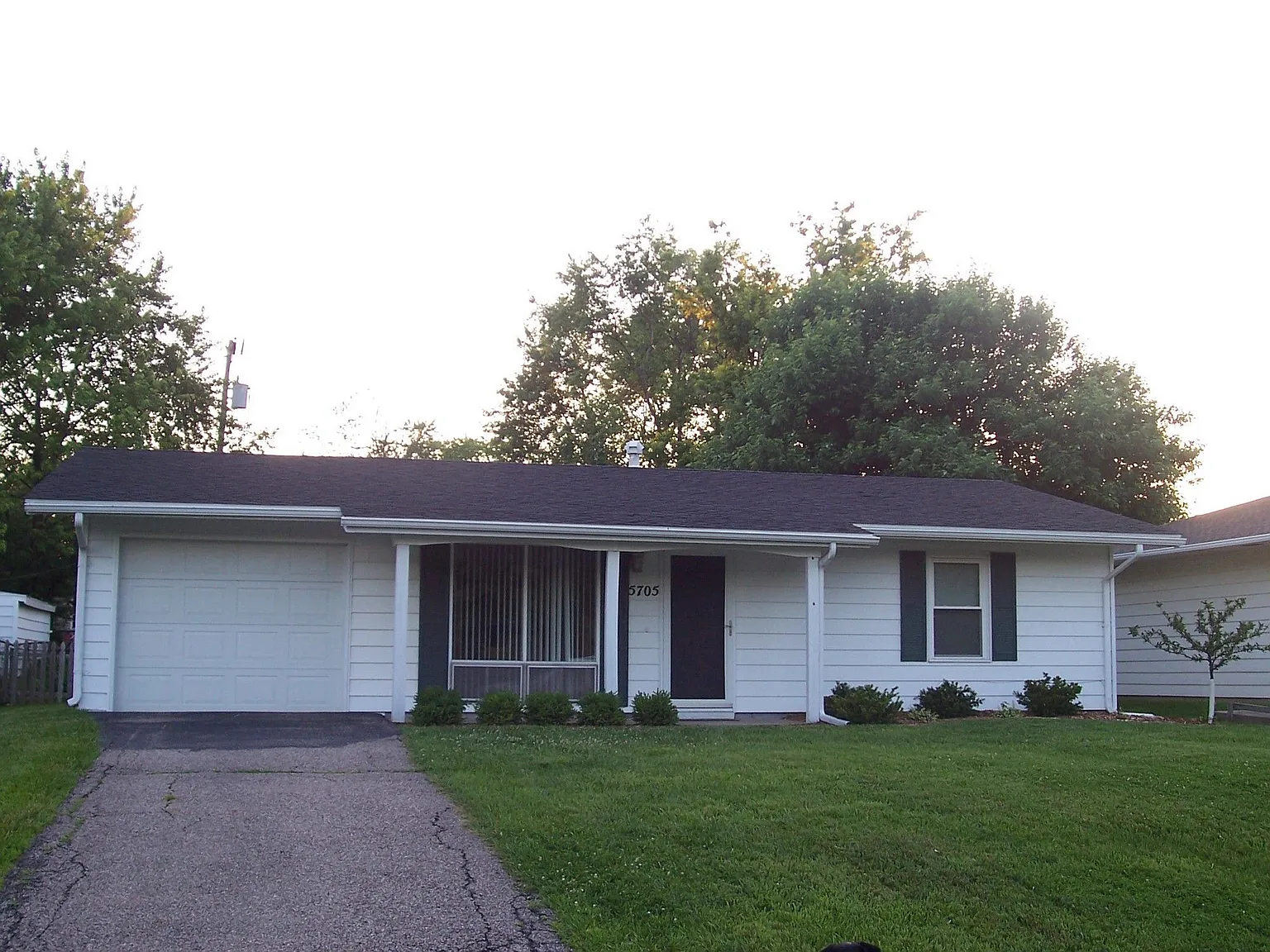 5705 N Graceland Dr photo 1