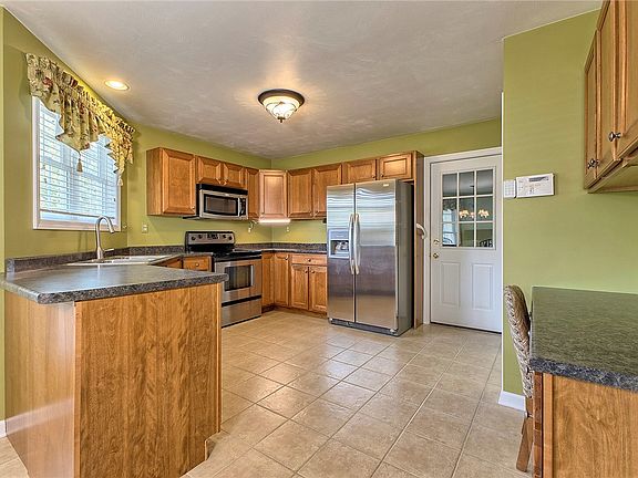 5th image of 1009 Derekton Dr