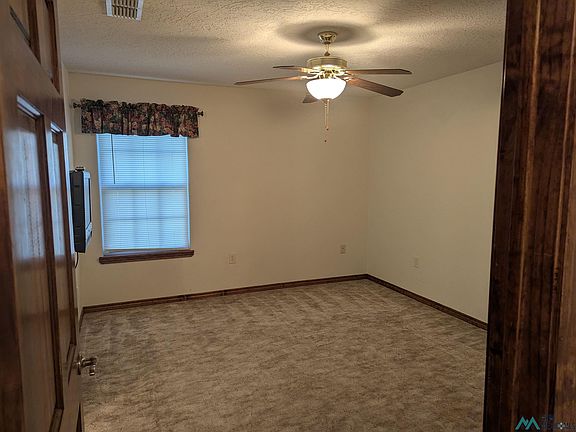 5th image of 1245 Oakwood Cir