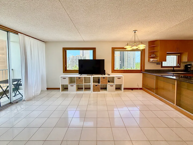 400 Hobron Ln #901 — Photo 2